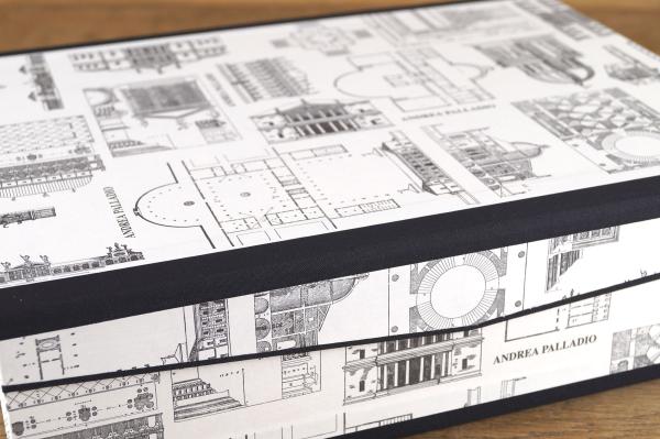 Sturdy linen edges in black on our storage box